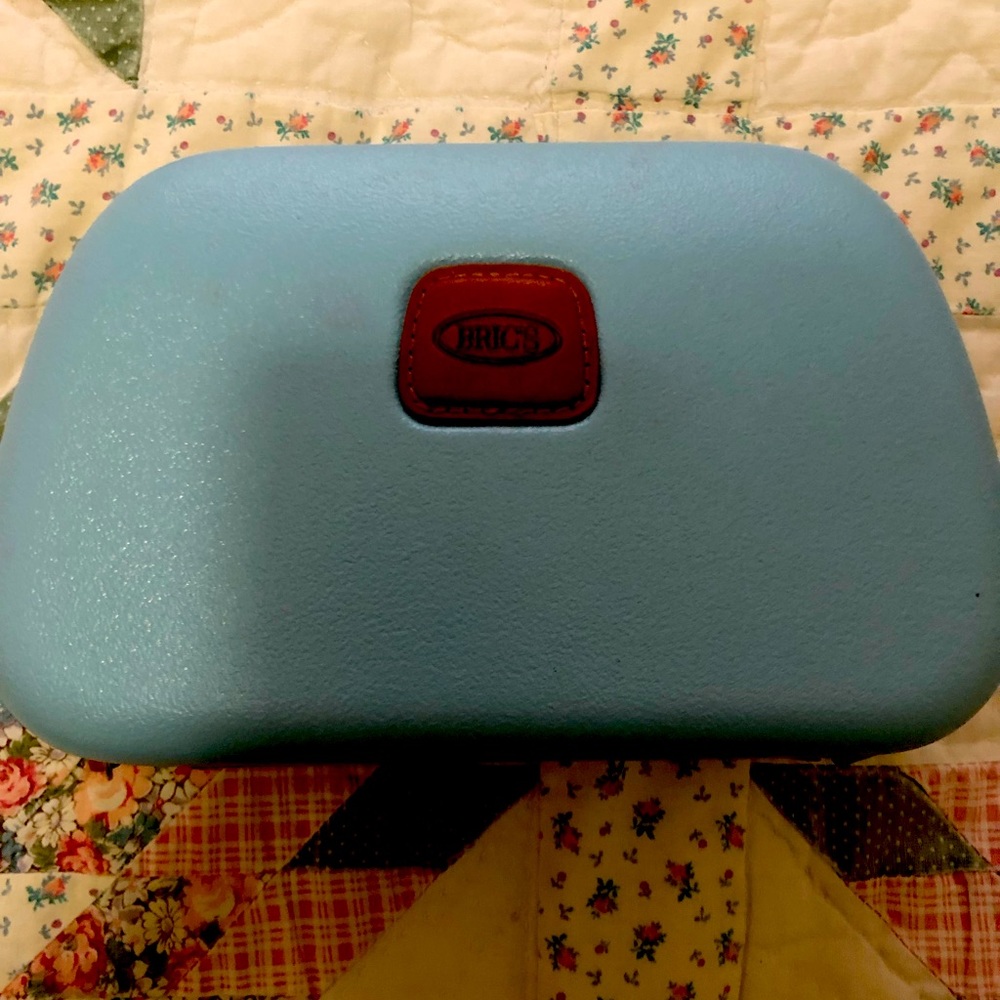 Hard cover makeup bag